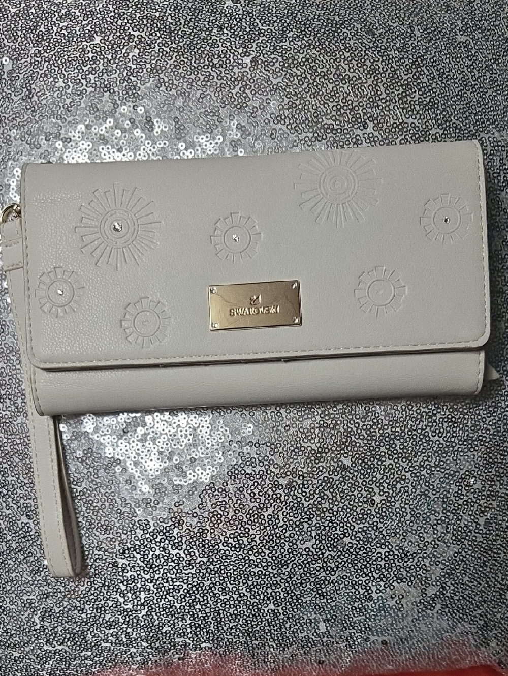 Swarovski Ivory/White Embossed Leather Wristlet Clutch with Gold Plaque - Picture 1 of 6